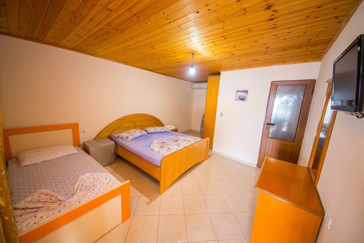 Isi Rooms Vlorë Esterno foto