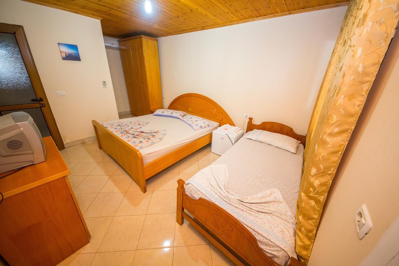 Isi Rooms Vlorë Esterno foto