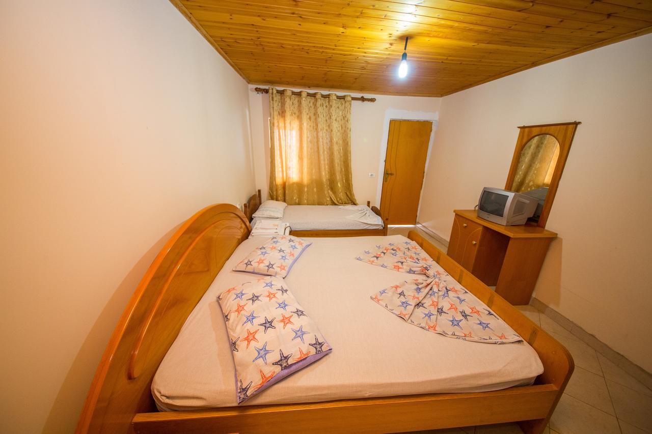 Isi Rooms Vlorë Esterno foto