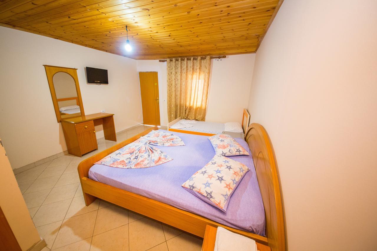 Isi Rooms Vlorë Esterno foto