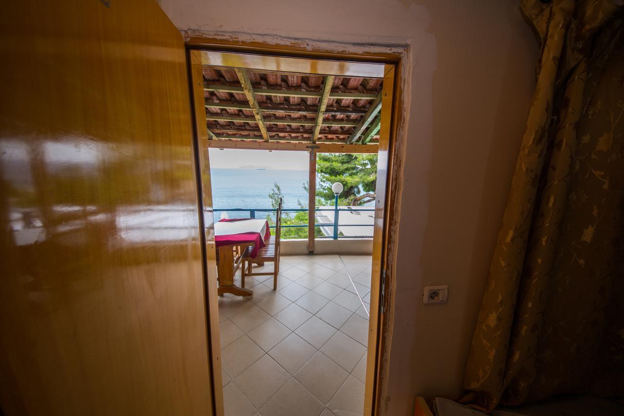 Isi Rooms Vlorë Esterno foto