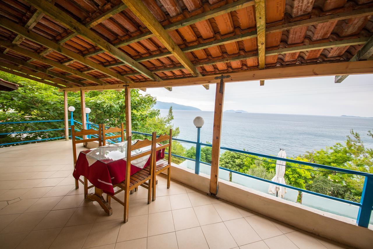 Isi Rooms Vlorë Esterno foto